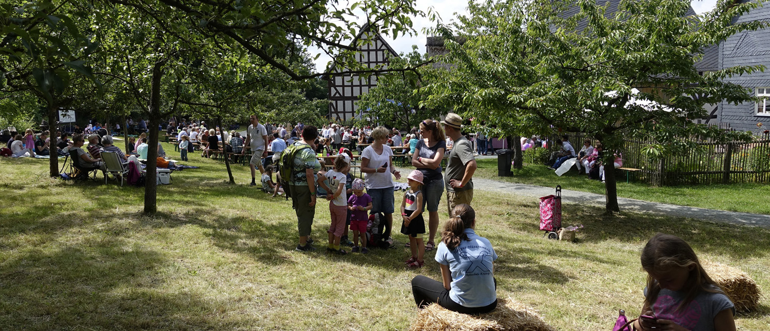 Förderkreis Picknick 1 Förderkreismitglieder beim Picknick im Sommer